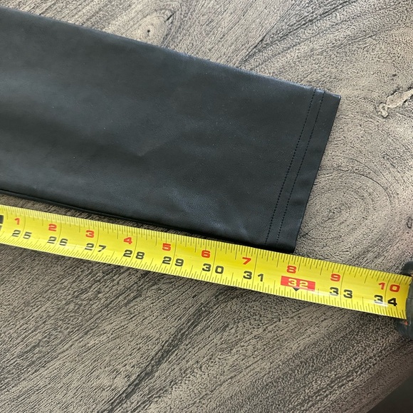 Wilfred Free Monochrome Label - Picture 6 of 8